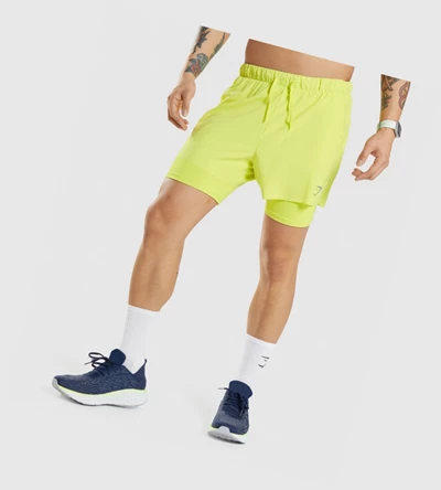 Bermudas Gymshark Speed 5" 2 In 1 Hombre Amarillos | ARPVJMF-07