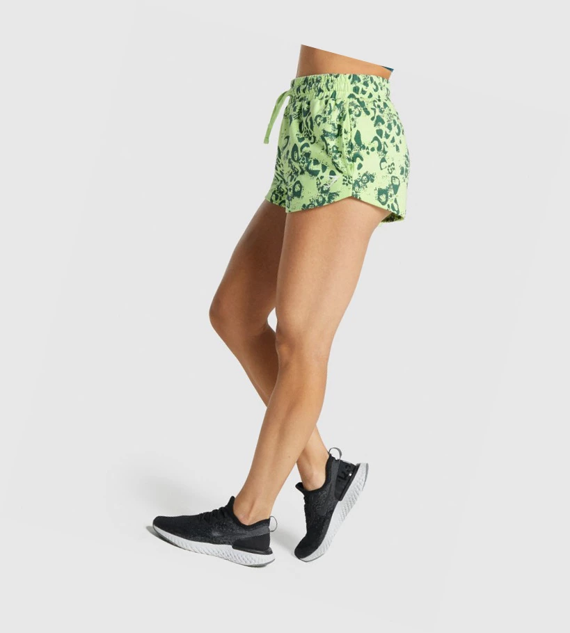 Bermudas Gymshark Animal Estampados Mujer Verdes Claro Verdes Oscuro | SZIYFWJ-54