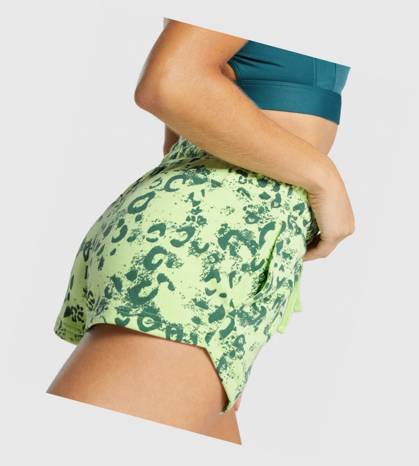 Bermudas Gymshark Animal Estampados Mujer Verdes Claro Verdes Oscuro | SZIYFWJ-54